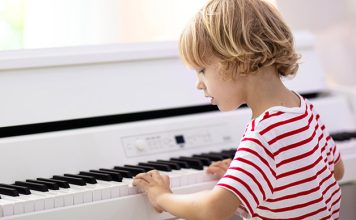 Zakaj se odločiti za igranje klavirja? Igranje klavirja