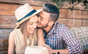 Zakaj lahko nekomu “dišimo”, drugemu pa ne? Ženska diši moškemu